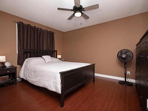 3539 13 Avenue, Edmonton, AB - Indoor Photo Showing Bedroom