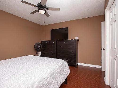 3539 13 Avenue, Edmonton, AB - Indoor Photo Showing Bedroom