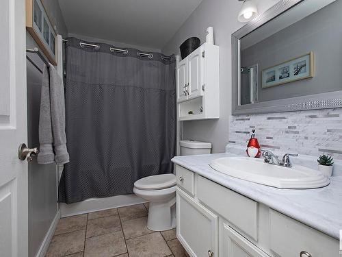 3539 13 Avenue, Edmonton, AB - Indoor Photo Showing Bathroom