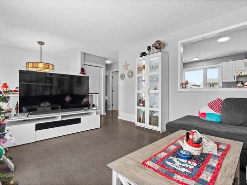 2165 78 Street, Edmonton, AB - Indoor Photo Showing Living Room