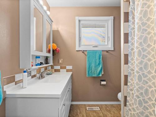 2165 78 Street, Edmonton, AB - Indoor Photo Showing Bathroom