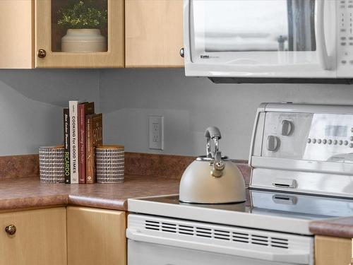 16102 107A Avenue, Edmonton, AB - Indoor Photo Showing Kitchen