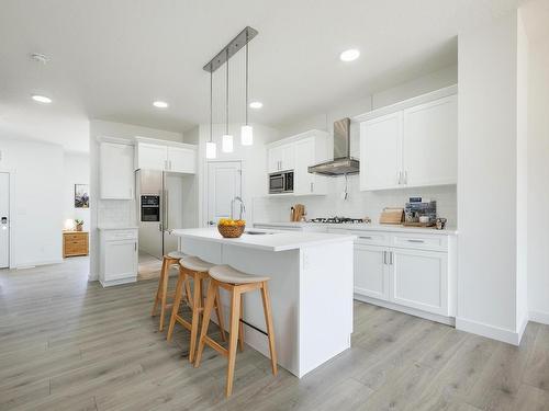 30 Hunter Place, Spruce Grove, AB - Indoor Photo Showing Kitchen With Upgraded Kitchen