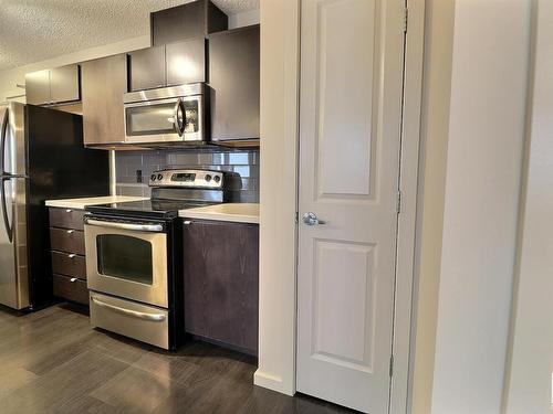 347 1196 Hyndman Road, Edmonton, AB - Indoor Photo Showing Kitchen