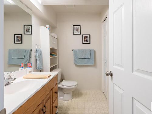 5410 42 Avenue, Beaumont, AB - Indoor Photo Showing Bathroom