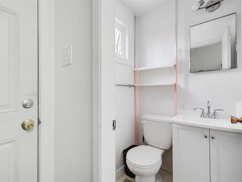 10632 51 Avenue, Edmonton, AB - Indoor Photo Showing Bathroom