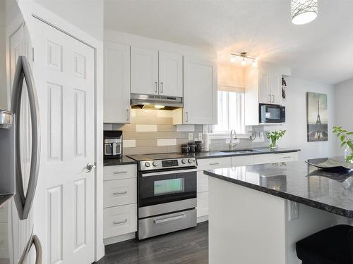 417 Hollick-Kenyon Road, Edmonton, AB - Indoor Photo Showing Kitchen With Upgraded Kitchen