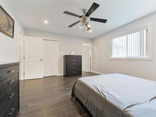 417 Hollick-Kenyon Road, Edmonton, AB - Indoor Photo Showing Bedroom