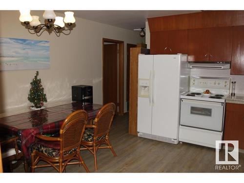 5218 52 Avenue, Mundare, AB - Indoor Photo Showing Kitchen