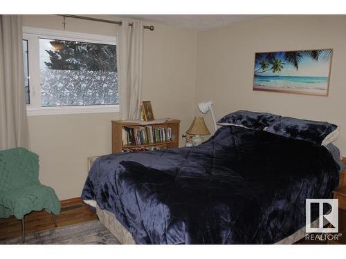 5218 52 Avenue, Mundare, AB - Indoor Photo Showing Bedroom