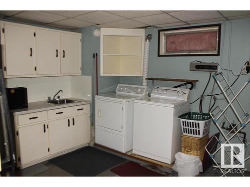 5218 52 Avenue, Mundare, AB - Indoor Photo Showing Laundry Room