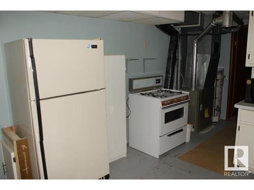 5218 52 Avenue, Mundare, AB - Indoor Photo Showing Kitchen