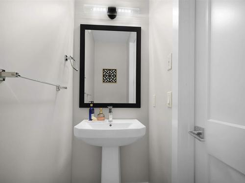 20 230 Edgemont Road, Edmonton, AB - Indoor Photo Showing Bathroom