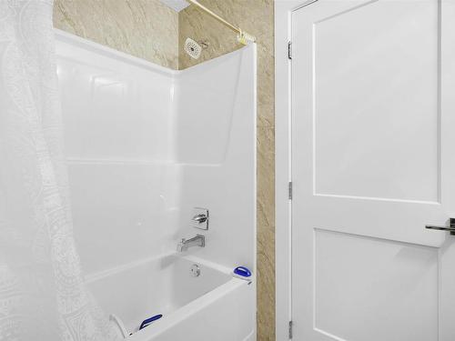 20 230 Edgemont Road, Edmonton, AB - Indoor Photo Showing Bathroom