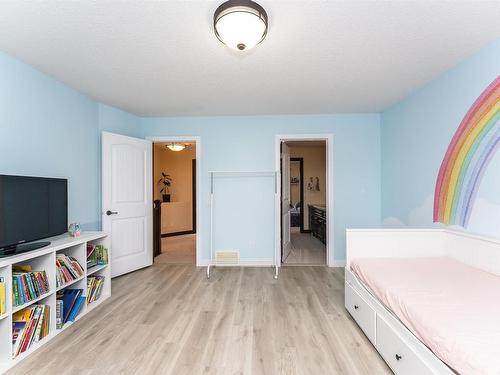 20515 95 Avenue, Edmonton, AB - Indoor Photo Showing Bedroom