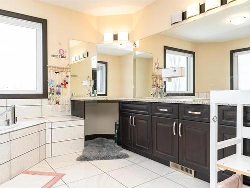 20515 95 Avenue, Edmonton, AB - Indoor Photo Showing Bathroom