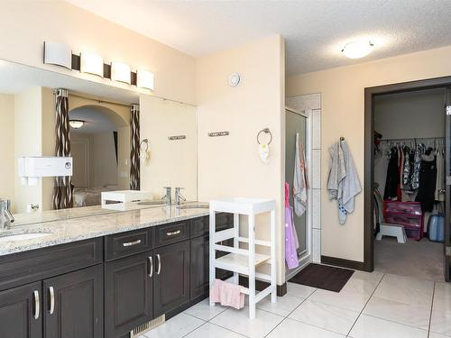 20515 95 Avenue, Edmonton, AB - Indoor Photo Showing Bathroom