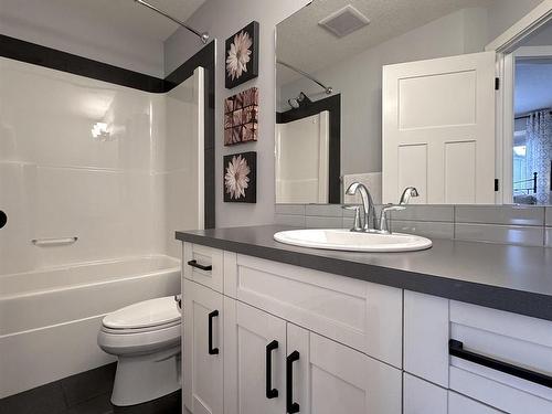 6638 Cardinal Road, Edmonton, AB - Indoor Photo Showing Bathroom