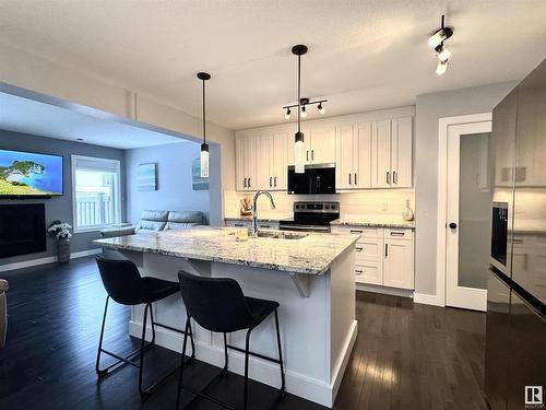 6638 Cardinal Road, Edmonton, AB - Indoor Photo Showing Kitchen With Upgraded Kitchen