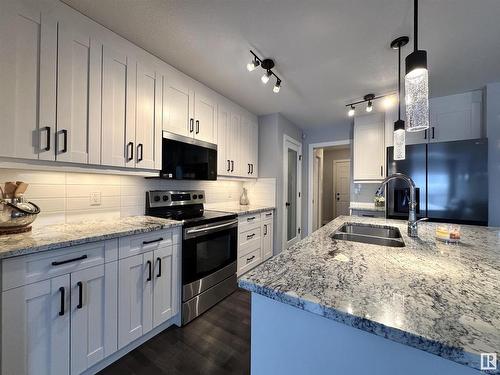 6638 Cardinal Road, Edmonton, AB - Indoor Photo Showing Kitchen With Double Sink With Upgraded Kitchen