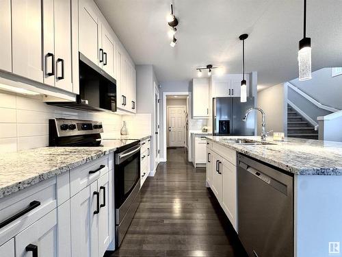 6638 Cardinal Road, Edmonton, AB - Indoor Photo Showing Kitchen With Upgraded Kitchen