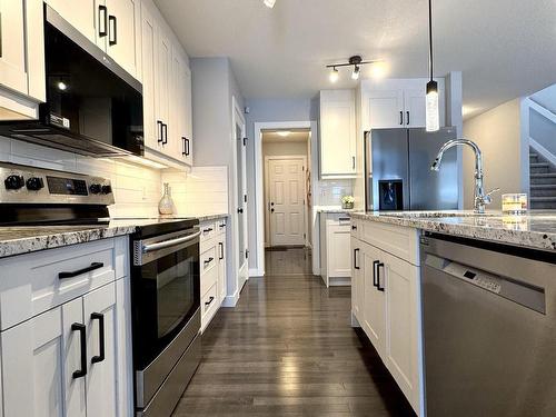 6638 Cardinal Road, Edmonton, AB - Indoor Photo Showing Kitchen With Upgraded Kitchen