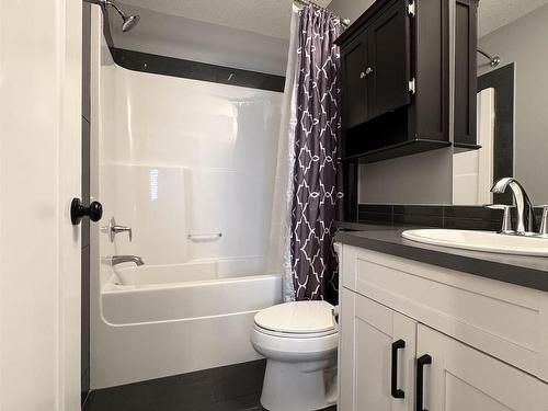 6638 Cardinal Road, Edmonton, AB - Indoor Photo Showing Bathroom