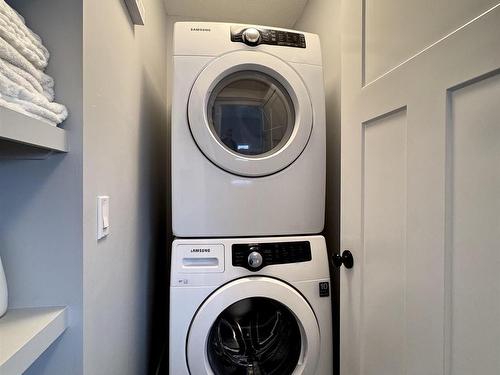 6638 Cardinal Road, Edmonton, AB - Indoor Photo Showing Laundry Room