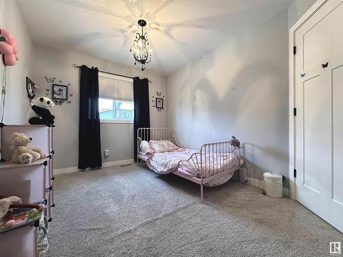 6638 Cardinal Road, Edmonton, AB - Indoor Photo Showing Bedroom