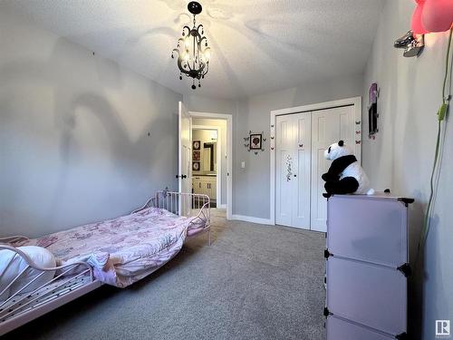 6638 Cardinal Road, Edmonton, AB - Indoor Photo Showing Bedroom