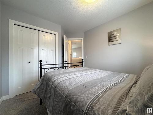 6638 Cardinal Road, Edmonton, AB - Indoor Photo Showing Bedroom