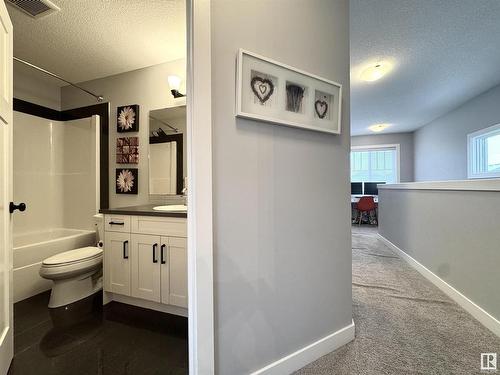 6638 Cardinal Road, Edmonton, AB - Indoor Photo Showing Bathroom