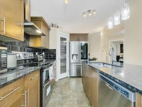 1519 165 St Sw, Edmonton, AB - Indoor Photo Showing Kitchen With Stainless Steel Kitchen With Double Sink With Upgraded Kitchen