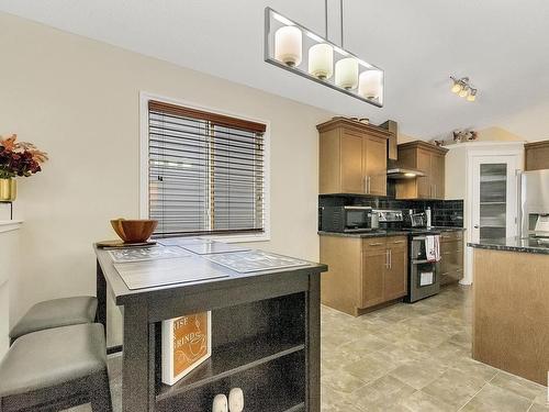 1519 165 St Sw, Edmonton, AB - Indoor Photo Showing Kitchen