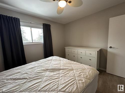 338 West Railway Drive, Smoky Lake Town, AB - Indoor Photo Showing Bedroom