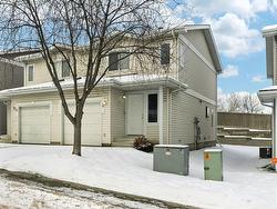 3 130 HYNDMAN Crescent  Edmonton, AB T5A 0E8