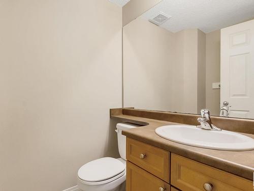 3 130 Hyndman Crescent, Edmonton, AB - Indoor Photo Showing Bathroom