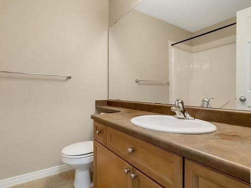 3 130 Hyndman Crescent, Edmonton, AB - Indoor Photo Showing Bathroom