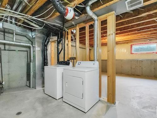 3 130 Hyndman Crescent, Edmonton, AB - Indoor Photo Showing Laundry Room