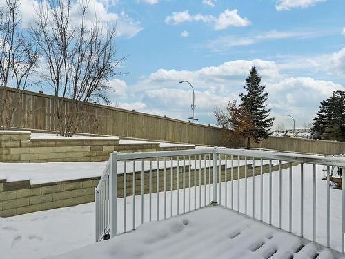 3 130 Hyndman Crescent, Edmonton, AB - Outdoor