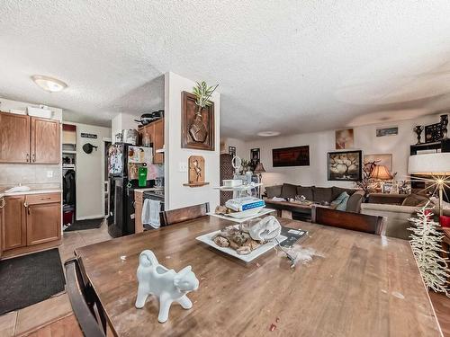 18008 91A Street, Edmonton, AB - Indoor Photo Showing Living Room