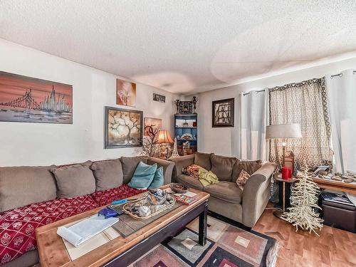 18008 91A Street, Edmonton, AB - Indoor Photo Showing Living Room