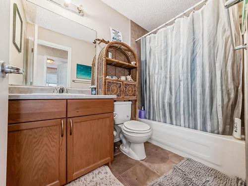 18008 91A Street, Edmonton, AB - Indoor Photo Showing Bathroom