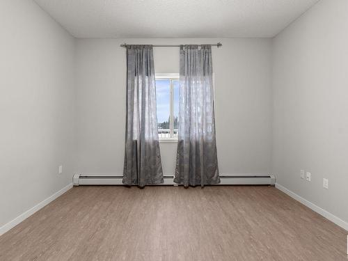 432 1818 Rutherford Road, Edmonton, AB - Indoor Photo Showing Other Room