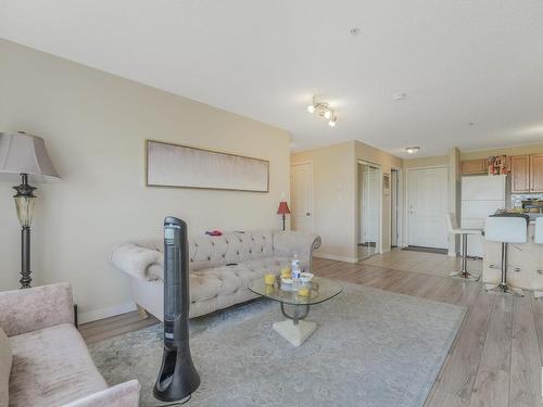 6211 7331 South Terwillegar Drive, Edmonton, AB - Indoor Photo Showing Living Room