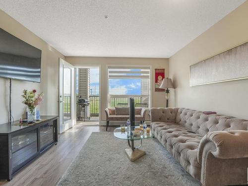 6211 7331 South Terwillegar Drive, Edmonton, AB - Indoor Photo Showing Living Room