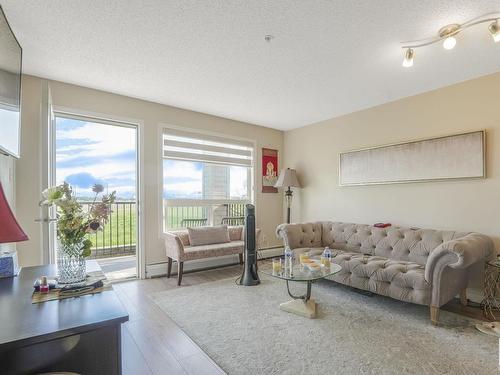 6211 7331 South Terwillegar Drive, Edmonton, AB - Indoor Photo Showing Living Room