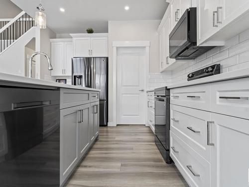 9232 222 Street, Edmonton, AB - Indoor Photo Showing Kitchen With Upgraded Kitchen