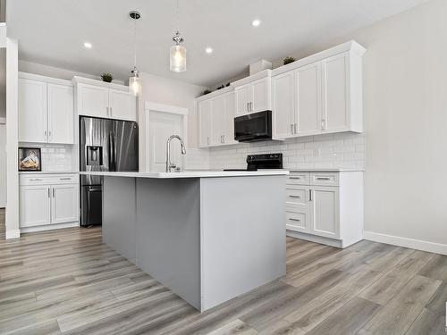 9232 222 Street, Edmonton, AB - Indoor Photo Showing Kitchen With Upgraded Kitchen