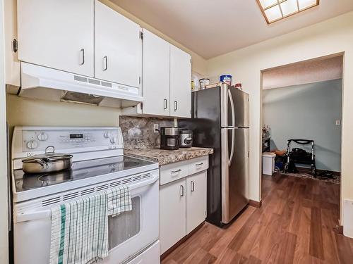 315 5125 Riverbend Road, Edmonton, AB - Indoor Photo Showing Kitchen